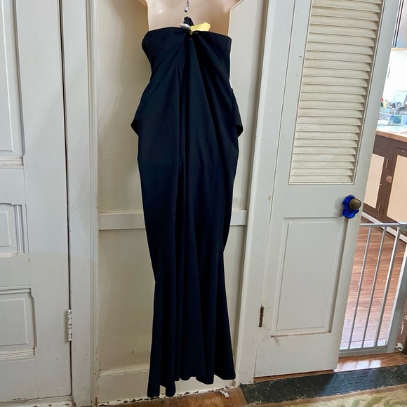 Elegant Black and White Lined Long  Formal Dress (Size S-M) - Picture 2 of 8